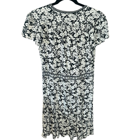Max Studio Black and White Floral Flouncy Button Dress SZ Medium - Picture 3 of 9